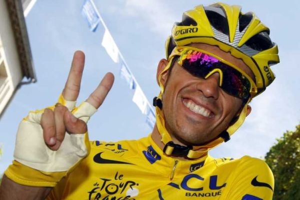 Alberto Contador ovládl letošní Tour de France. Alberto Contador ovládl letošní Tour de France.