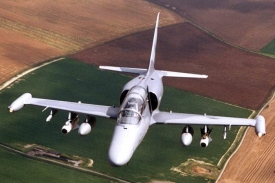 Skupina Penta vlastní českou firmu Aero Vodochody, která vyrábí L-159.