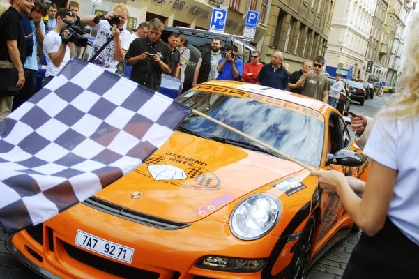 Porsche 911 a další klenoty mezi auty bojují o diamanty.
