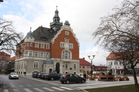 Neplatiči dluž&iacute; Hodon&iacute;nu na n&aacute;jemn&eacute;m 7,2 milionu korun.
