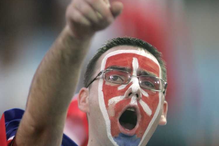 Fanoušek fotbalistů Slovenska. Udělají mu v sobotu večer radost?