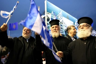 Ortodoxní kněží na akci radilání strany LA.O.S. k Alexandru Velikému.