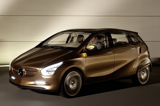 Z nuly na stovku akceleruje tento plug-in hybrid do 11 sekund.