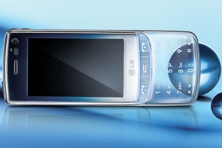 LG GD900 přezdívaný Crystal má klávesnici z tvrzeného skla.