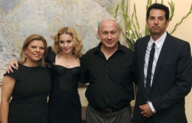 Zlelva: Sarah Netanjahuov&aacute;, Madonna, Benjamin Netanjahu a nezn&aacute;m&yacute; muž.
