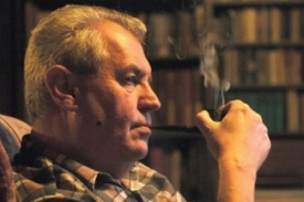 Zeman vyčíslil škody na Šumavě na 32 miliard korun.