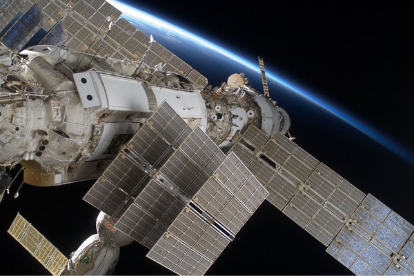 Instalace nových prvků na plášť ISS zůstala nedokončena. Instalace nových prvků na plášť ISS zůstala nedokončena.