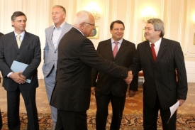 Politické špičky se sejdou večer, prezident Klaus u toho nebude.