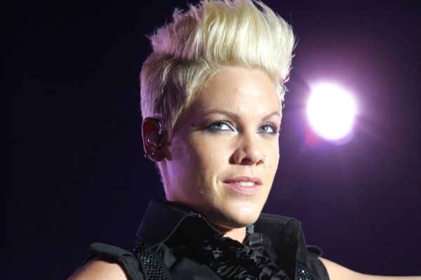 Pink, vlastním jménem Alecia Mooreová, oslaví třicátiny. Pink, vlastním jménem Alecia Mooreová, oslaví třicátiny.