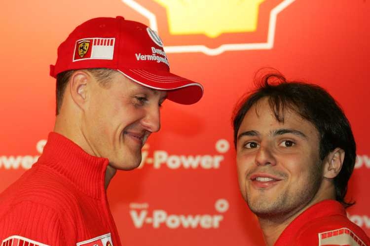 Brazilský pilot stáje Ferrari Felipe Massa (vpravo).