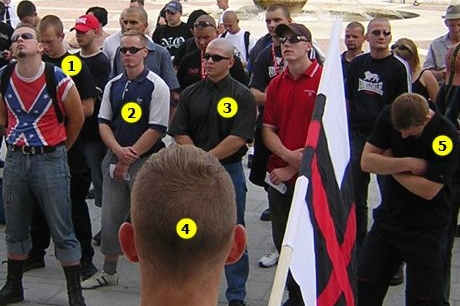 Žháři z Vítkova na snímku z demonstrace v Opavě v srpnu 2006. 