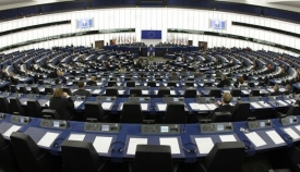 Evropsk&yacute; parlament rozhoduje o &scaron;&eacute;fovi komise.