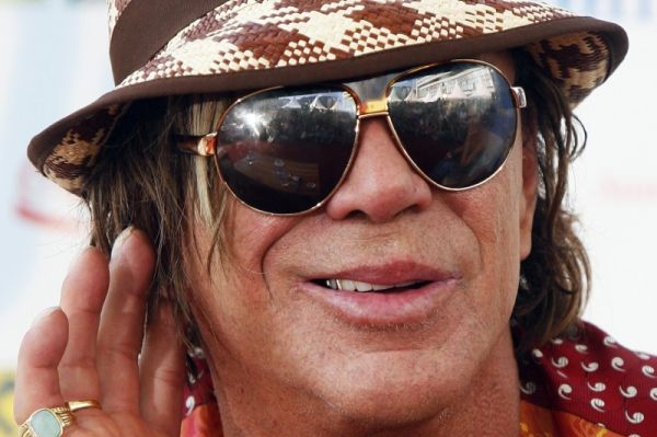 Mickey Rourke si nechal aplikovat botox před několika lety.
