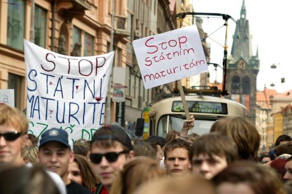 Ještě není vyhráno. Odložení státních maturit míří do Senátu. 