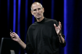 Steve Jobs vypadá pohuble, ale to po transplantaci jater nepřekvapí.