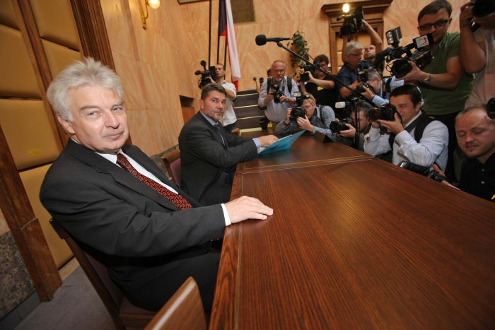 Poslanec Melčák a jeho advokát Kalvoda u Ústavního soudu uspěli. Poslanec Melčák a jeho advokát Kalvoda u Ústavního soudu uspěli.