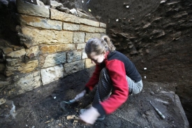 Podobn&yacute; objev učinili archeologov&eacute; na Hradčansk&eacute;m n&aacute;měst&iacute; už v r. 1944