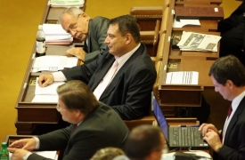 ČSSD a ODS chtějí, aby se sněmovna v rozpustila již v úterý.