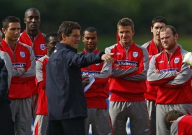 Italský kouč Fabio Capello při tréninku fotbalsitů Anglie.
