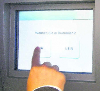 Bydl&iacute;te v Rumunsku? ptal se měnič peněz Němců.