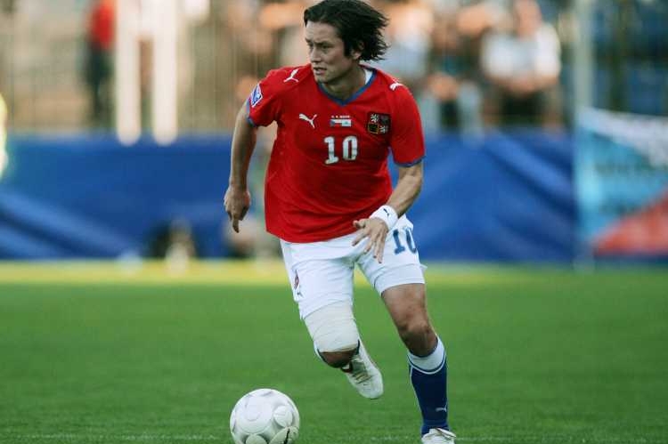 Tomáš Rosický odehrál ve středu první soutěžní zápas po 592 dnech. Tomáš Rosický odehrál ve středu první soutěžní zápas po 592 dnech.