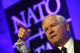 Americký ministr obrany Robert Gates v Krakově.