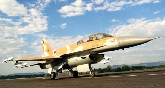 Izraelský letoun F-16.