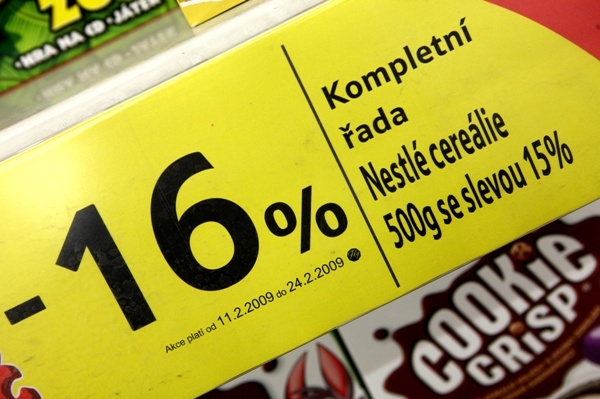I přes výrazné slevy nakupují Češi méně. I přes výrazné slevy nakupují Češi méně.