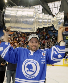 Petr S&yacute;kora v Plzni při oslavě zisku Stanley Cupu.