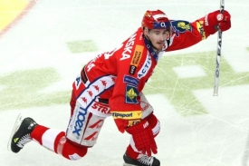 Roman Červenka v úvodu extraligy na ledě doslova řádí.