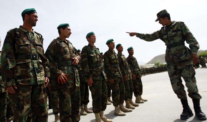 Afghánské armádě chybí hlavně seržanti.