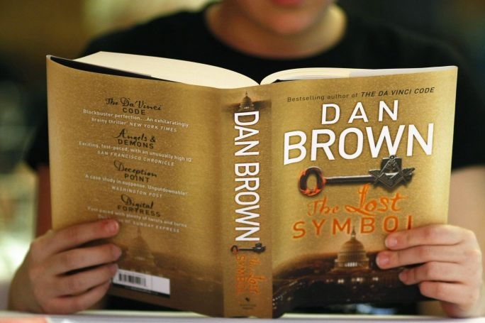 Pětisetstránkový thriller Ztracený symbol. Pětisetstránkový thriller Ztracený symbol.