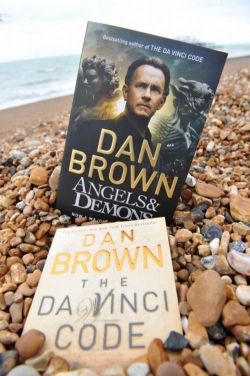 Ztracený symbol volně navazuje na Šifru mistra Leonarda.