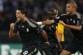 Hvězda Realu Cristiano Ronaldo oslavuje vstřelen&yacute; g&oacute;l.