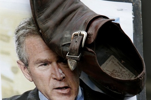 Prezident Bush se stal terčem botového útoku. Prezident Bush se stal terčem botového útoku.