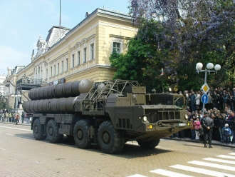Raketov&yacute; syst&eacute;m S300 při přehl&iacute;dce.