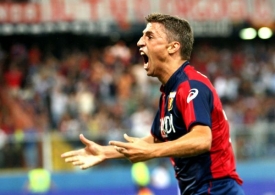 Hernán Crespo oslavuje branku do sítě Neapole.