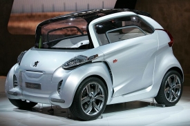 Peugeot BB1 je studi&iacute; městsk&eacute;ho mini pro čtyři dospěl&eacute;.