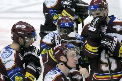 Hráči Sparty po prohře 2:4.