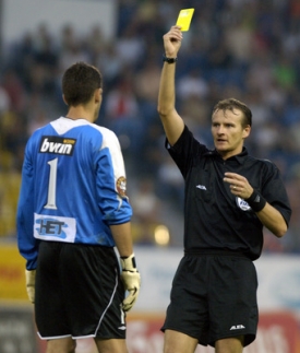 Rozhodčí Pavel Královec.
