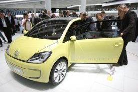 Volkswagen přivezl tak&eacute; elektrickou studii miniauta nazvanou e-Up!.