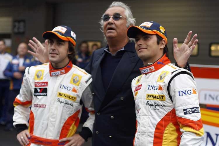 Flavio Briatore s piloty Fernandem Alonsem a Nelsonem Piquetem jr.