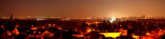 Světelný smog komplikuje život i astronomům, jimž ruší pozorování. Světelný smog komplikuje život i astronomům, jimž ruší pozorování.