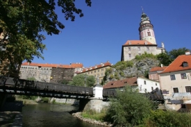 Pohled na z&aacute;meckou věž v Česk&eacute;m Krumlově.
