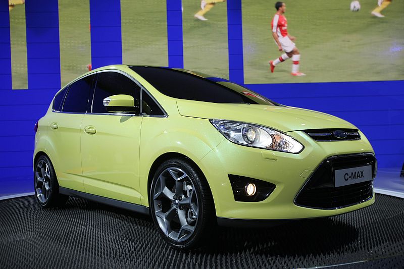 Ford C-Max nabízí svezení pěti lidem jako minulá generace. Ford C-Max nabízí svezení pěti lidem jako minulá generace.