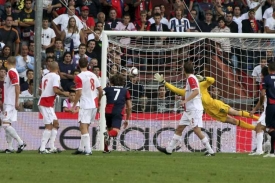 Zapatero střílí, Vaniak plachtí marně: Slavia prohrává 0:1.