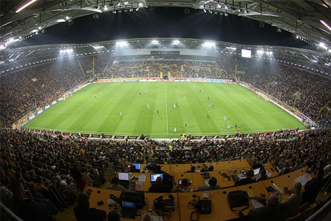 V Drážďanech otevřeli moderní stadion pro 32 tisíc fanoušků. V Drážďanech otevřeli moderní stadion pro 32 tisíc fanoušků.