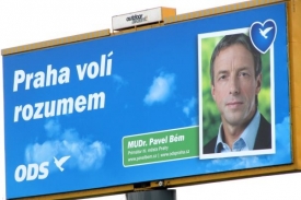 Volby do sněmovny se odkl&aacute;daj&iacute;. Do pražsk&eacute;ho veden&iacute; strany v&scaron;ak ne.