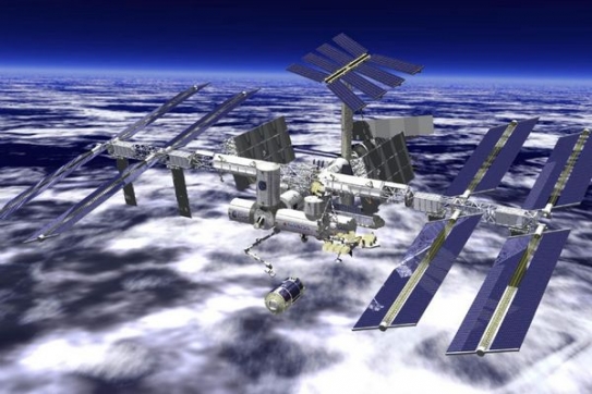 Loď se vlastn&iacute;mi silami dostala do vzd&aacute;lenosti asi deset metrů od ISS.