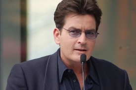Mezi nominovan&yacute;mi je herec Charlie Sheen.